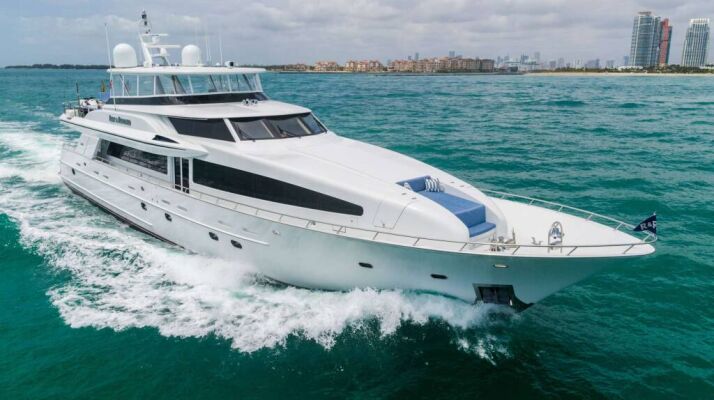 Luxury motor yacht RISK & REWARD