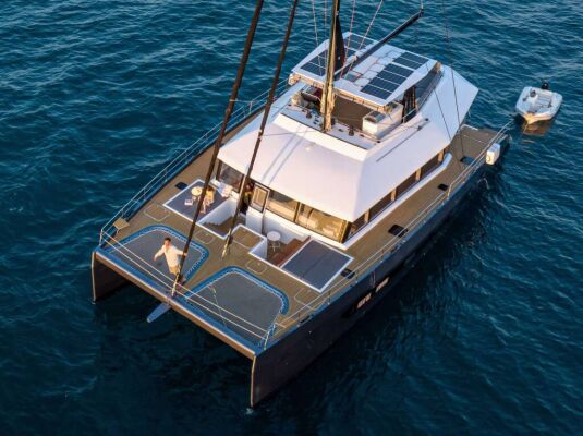 Catamaran de luxe avec équipage HANI I 