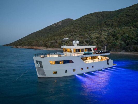 Yacht de luxe CALM DOWN