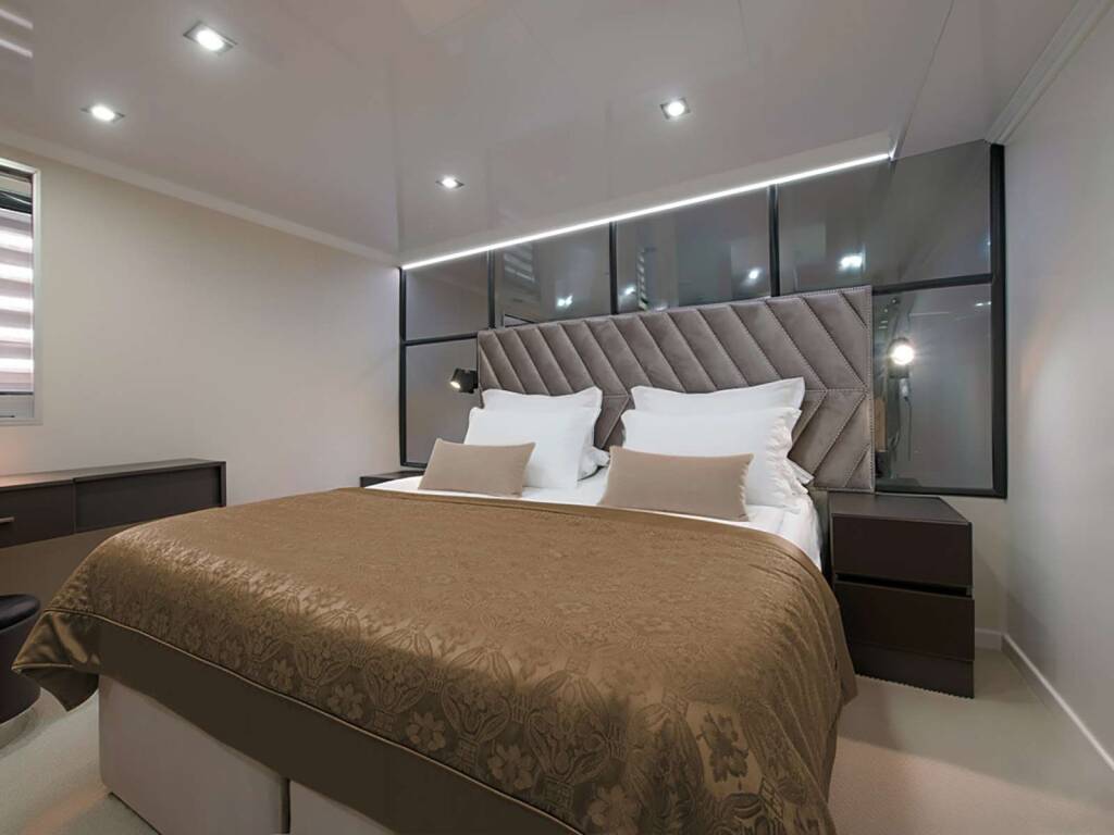 Small Cruise Ship Premier