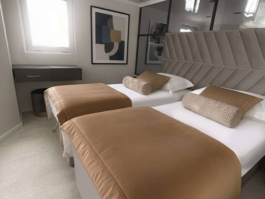 Small Cruise Ship Premier