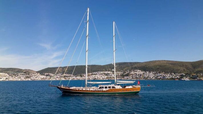 Goleta & Motovelero CARPE DIEM 5