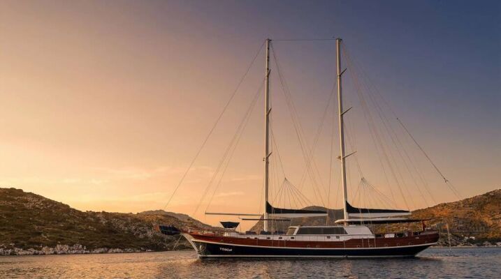 Luxury sailing yacht Tosca