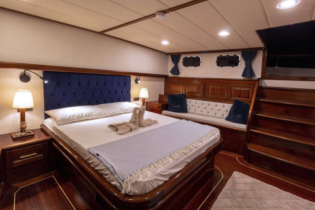 Luxury motor yacht MURVET HANIM