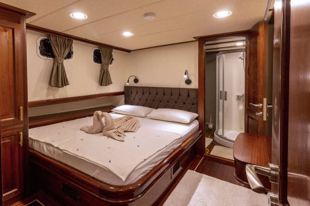 Luxury motor yacht MURVET HANIM
