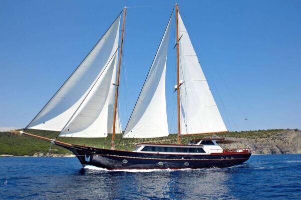 Yate de lujo SLOW LIVE