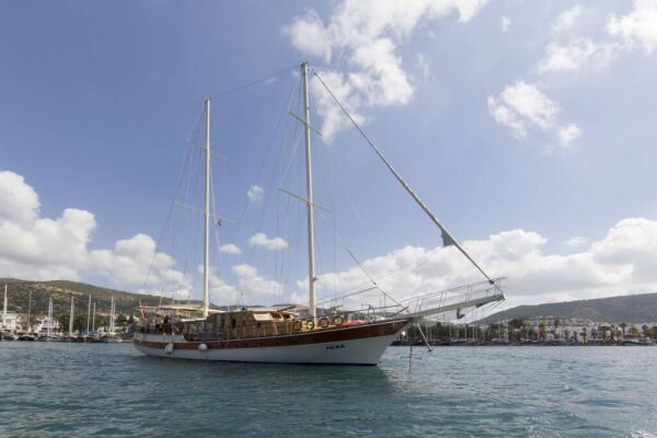 Goélette & Voilier à moteur M/S Hera