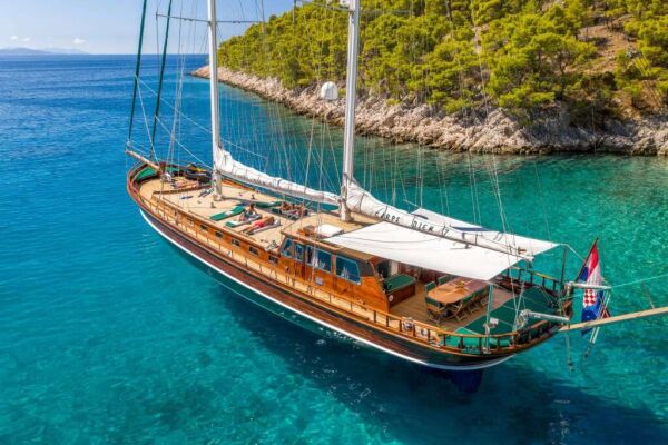 Goleta & Motovelero Carpe Diem 7