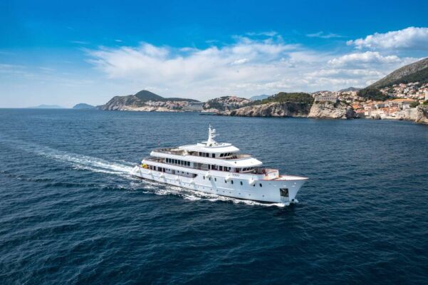 Kleines Kreuzfahrtschiff YOLO