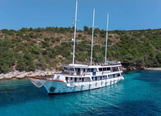 Mini crucero Almissa