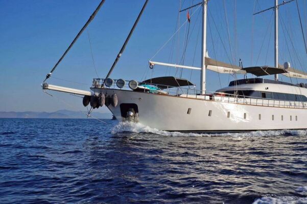Luxury sailing yacht QUEEN OF MAKRI