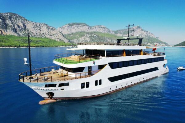 Small Cruise Ship LIMITLESS