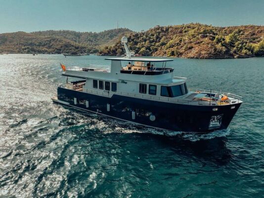 Luxus-Motoryacht BELUGA
