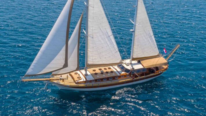 Goleta & Motovelero ANGELICA