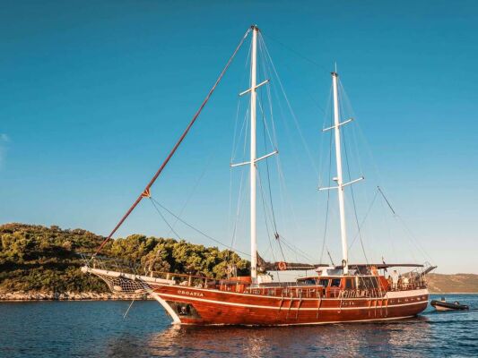 Goélette & Voilier à moteur Croatia