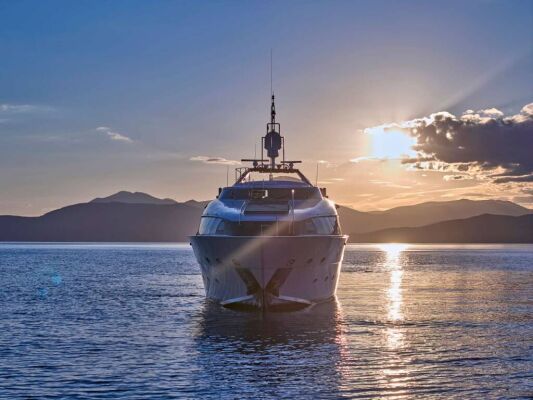 Luxus-Motoryacht BROOKLYN