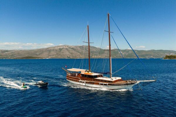 Goleta & Motovelero Eleganza