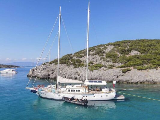 Goélette & Voilier à moteur GAZELLA