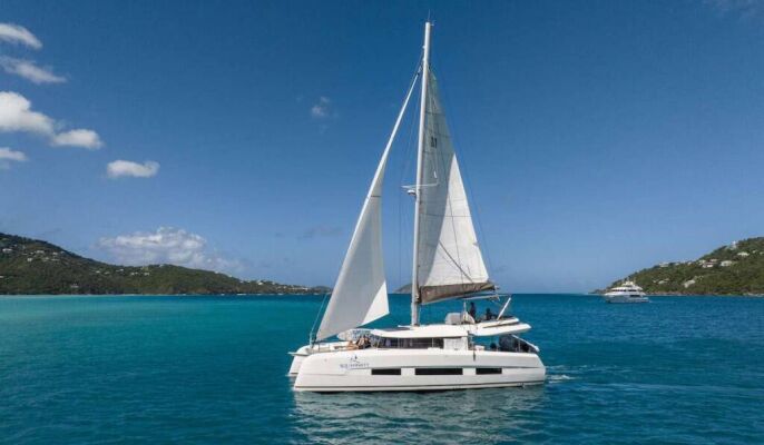 Catamaran de luxe avec équipage AQUANIMITY