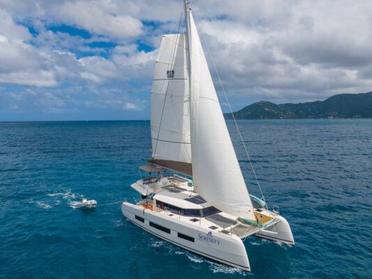 Catamaran de luxe avec équipage Serenity
