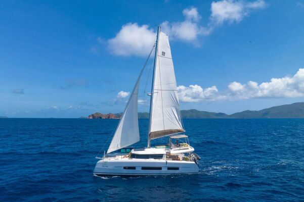 Catamaran de luxe avec équipage PURA VIDA