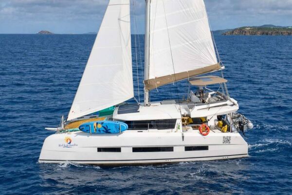 Luxury Crewed Catamaran WALK'N ON SUNSHINE