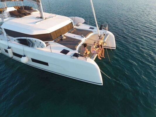 Catamaran de luxe avec équipage Blue Horizon