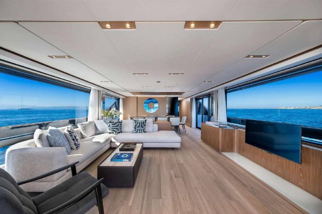 Luxury motor yacht IANASSA