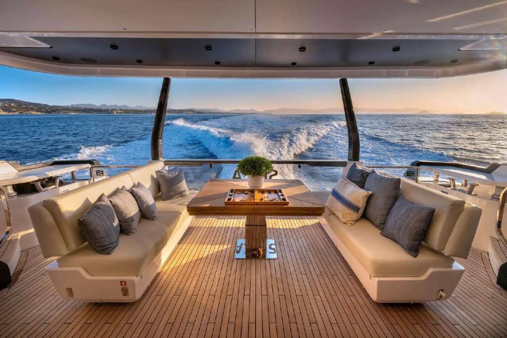 Luxury motor yacht IANASSA