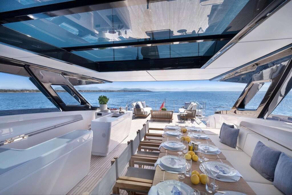 Luxury motor yacht IANASSA