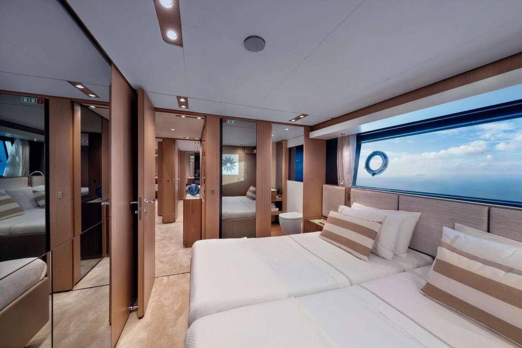 Luxury motor yacht IANASSA