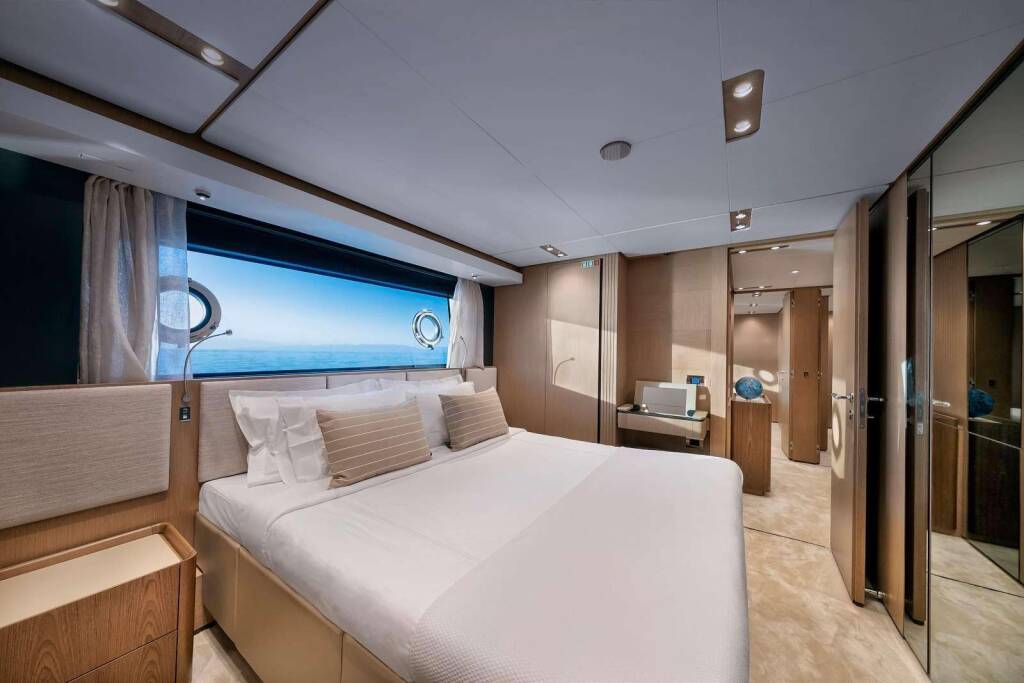 Luxury motor yacht IANASSA