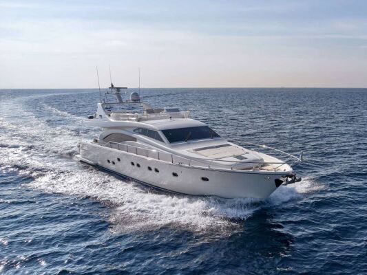 Luxus-Motoryacht MIREN