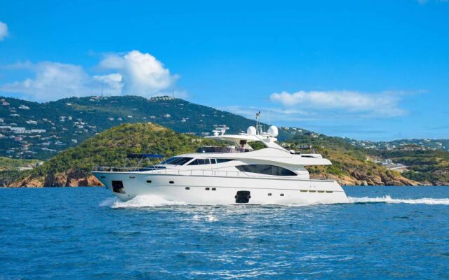 Yacht de luxe INDULGE II