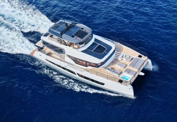 Catamaran de luxe avec équipage ALINA