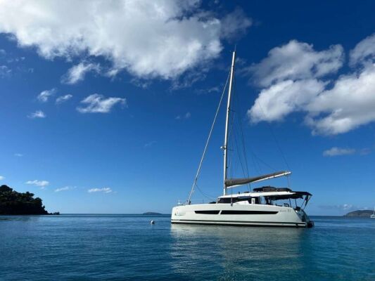 Catamaran de luxe avec équipage BOUNTIFUL