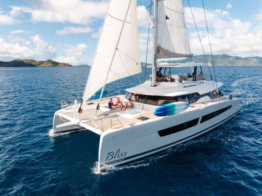 Catamaran de luxe avec équipage Bliss