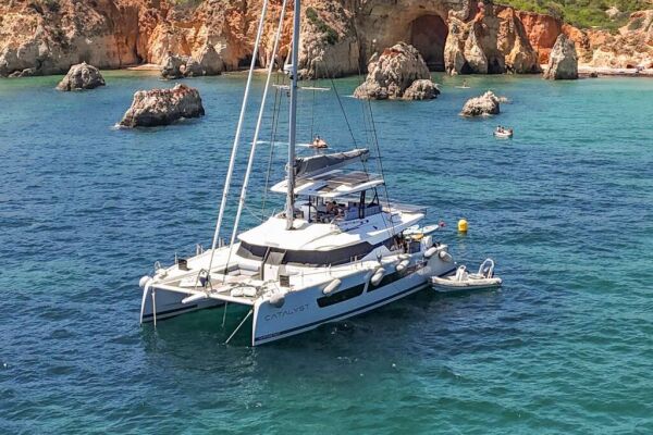 Catamaran de luxe avec équipage CATALYST