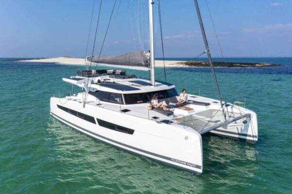 Catamaran de luxe avec équipage ALTHEA
