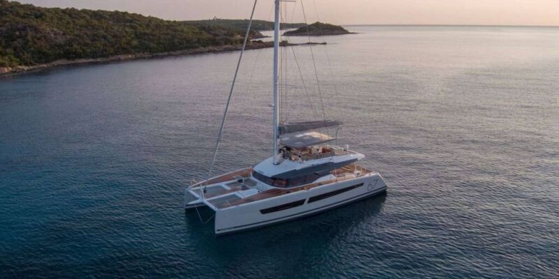 Catamaran de luxe avec équipage BLUESATION
