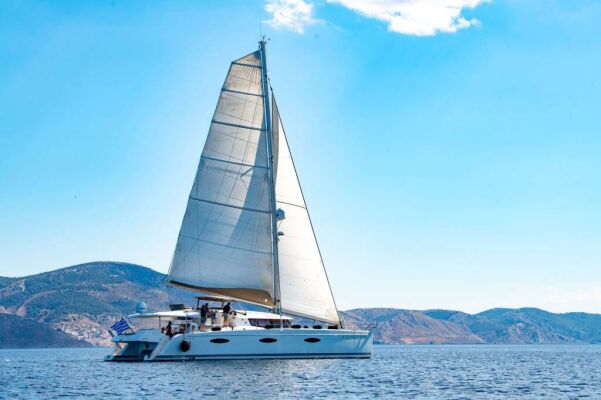 Catamaran de luxe avec équipage HIGHJINKS