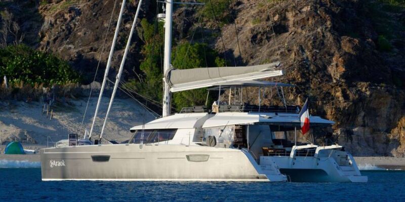 Catamaran de luxe avec équipage ARAOK