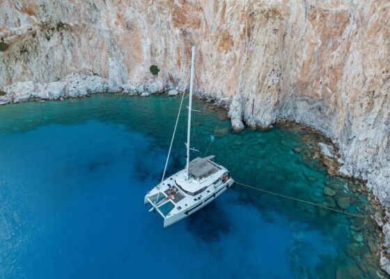 Catamaran de luxe avec équipage SERENISSIMA