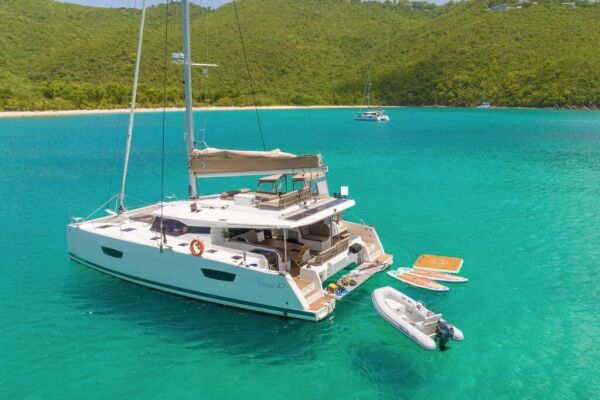 Catamaran de luxe avec équipage LUNA BLISS