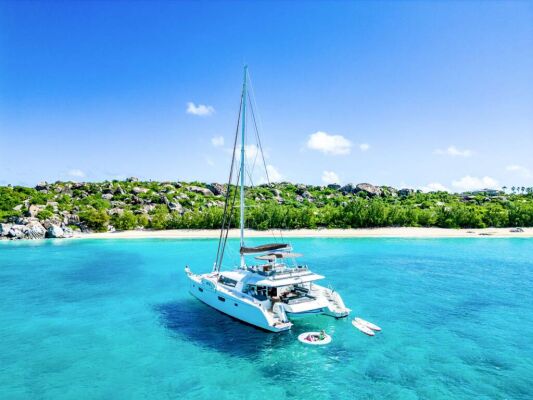 Catamaran de luxe avec équipage TRUE STORY