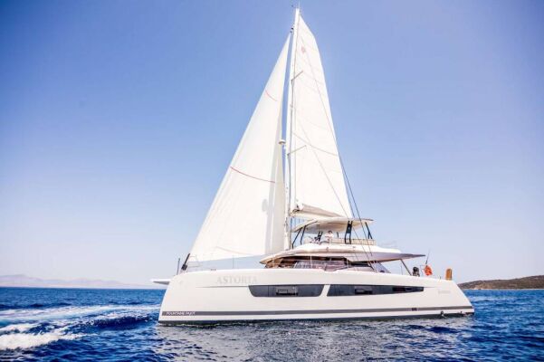 Catamaran de luxe avec équipage ASTORIA
