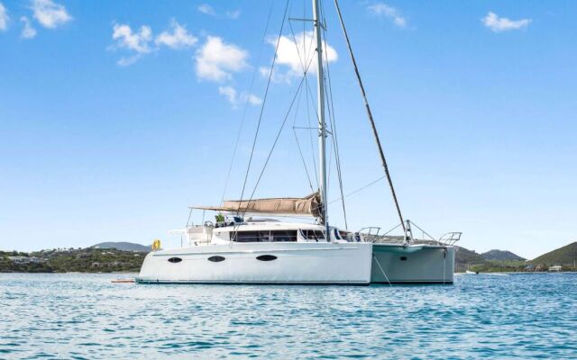 Catamaran de luxe avec équipage PERPETUAL BLUE