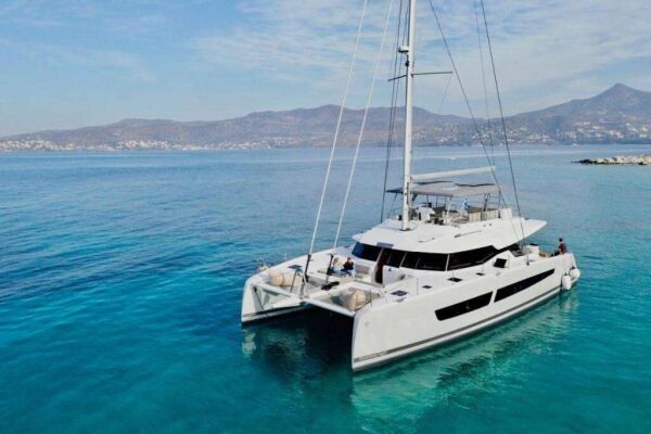 Catamaran de luxe avec équipage ALLURE
