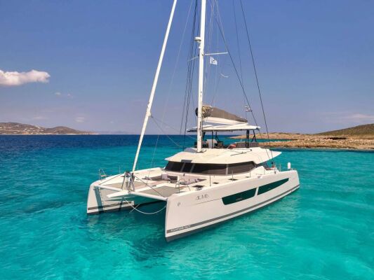 Catamaran de luxe avec équipage ALMA