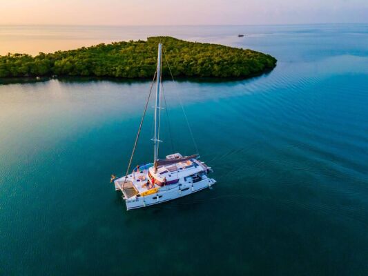 Catamaran de luxe avec équipage Discover